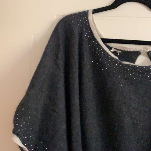 Bytimo Beautiful poncho embellished sweater - Picture 1 of 9